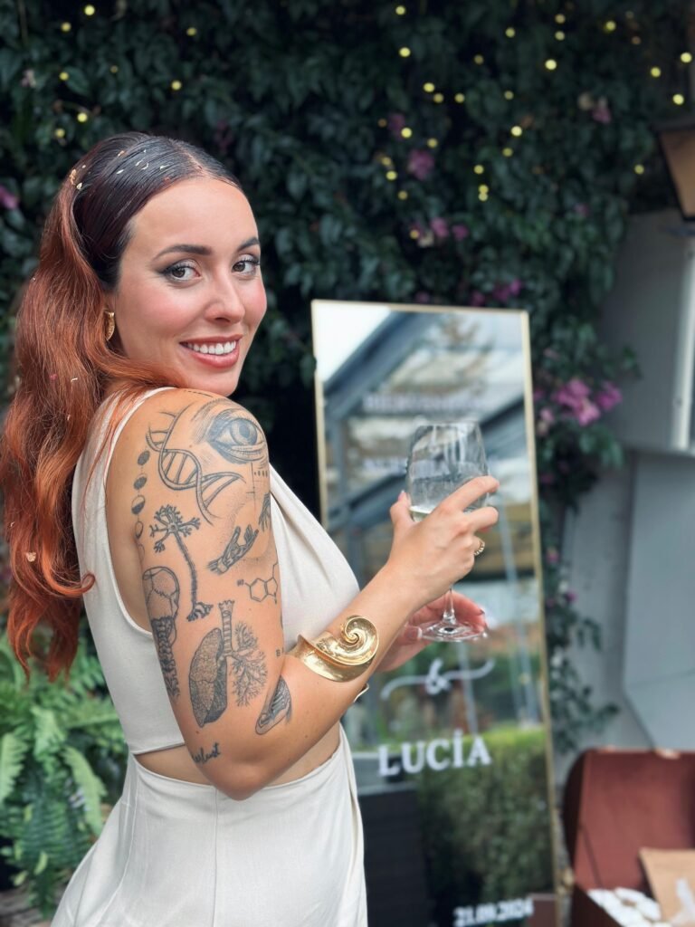 Maquillaje de invitada con aerógrafo en tonos nude