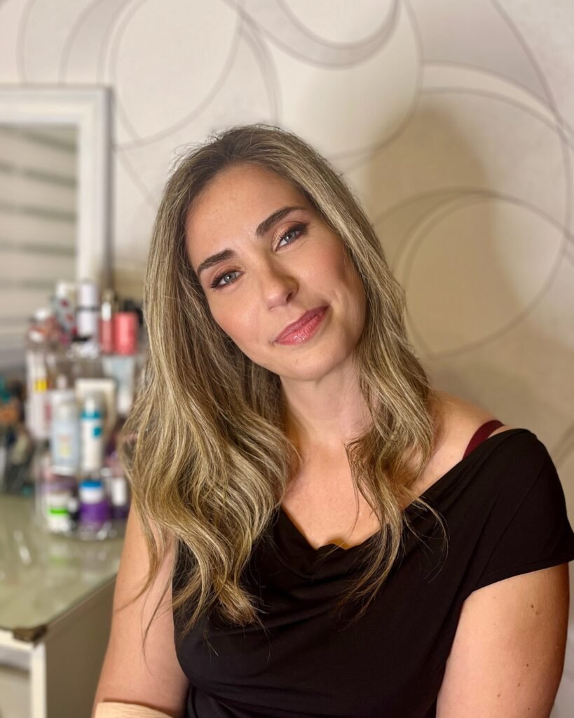 Maquillaje natural para ojos verdes con aerógrafo